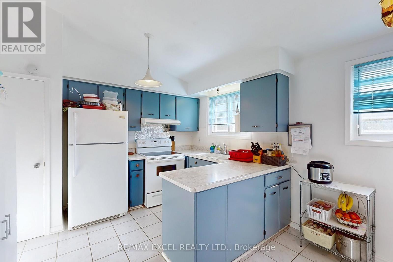 51 Kendleton Avenue, Toronto, Ontario  M9V 1T9 - Photo 7 - W12189722