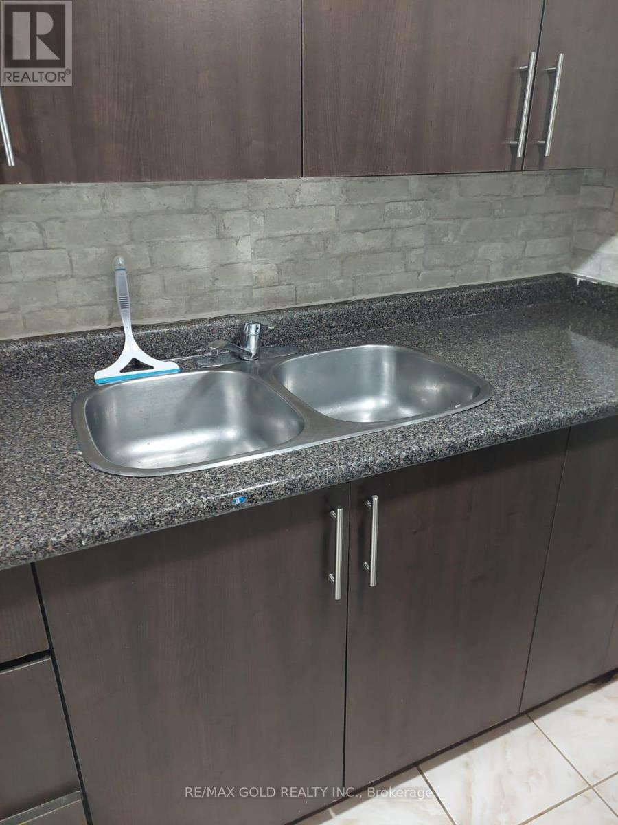 2 - 59 Meadowlark Drive, Brampton, Ontario  L6Y 4A3 - Photo 3 - W12155660