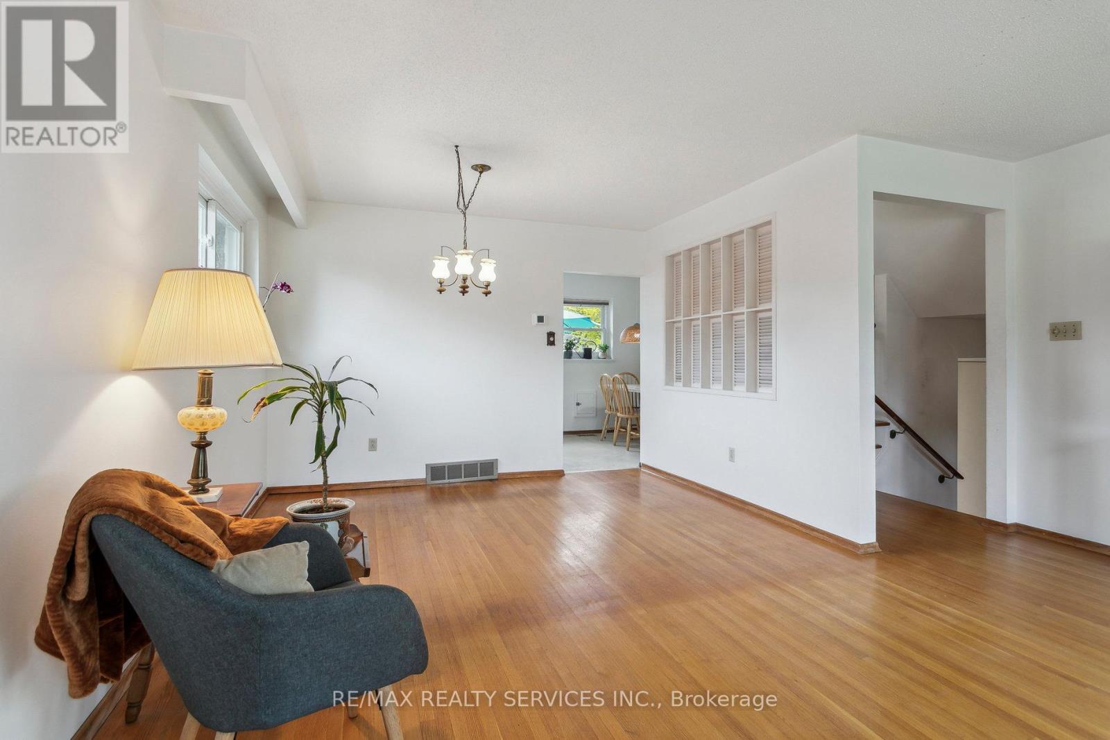 25 Melville Crescent, Brampton (Brampton East), Ontario  L6W 2S3 - Photo 7 - W12192492