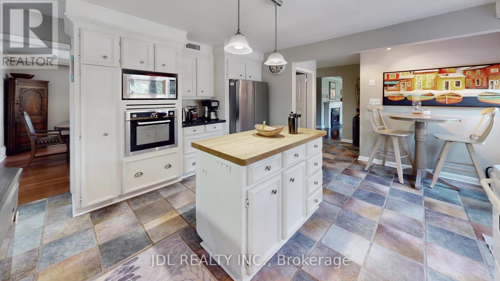 330 Poplar Drive, Oakville, Ontario  L6J 4E1 - Photo 8 - W12190979