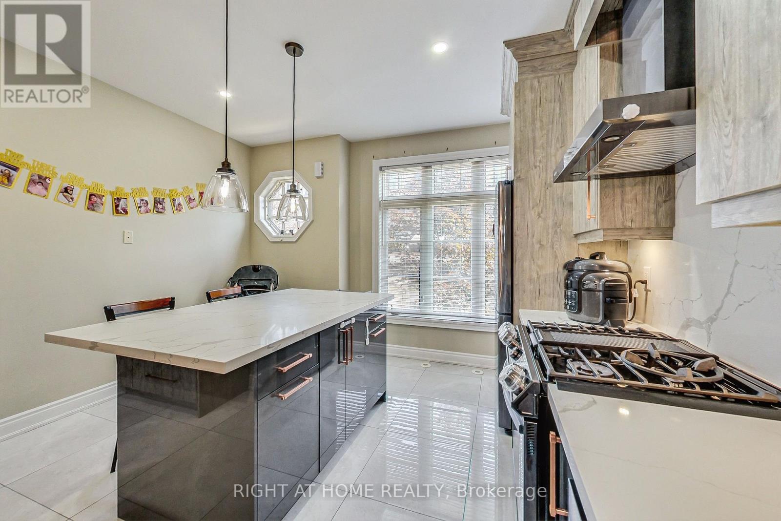 81 Cormier Heights, Toronto (Mimico), Ontario  M8Z 0B6 - Photo 12 - W12192500