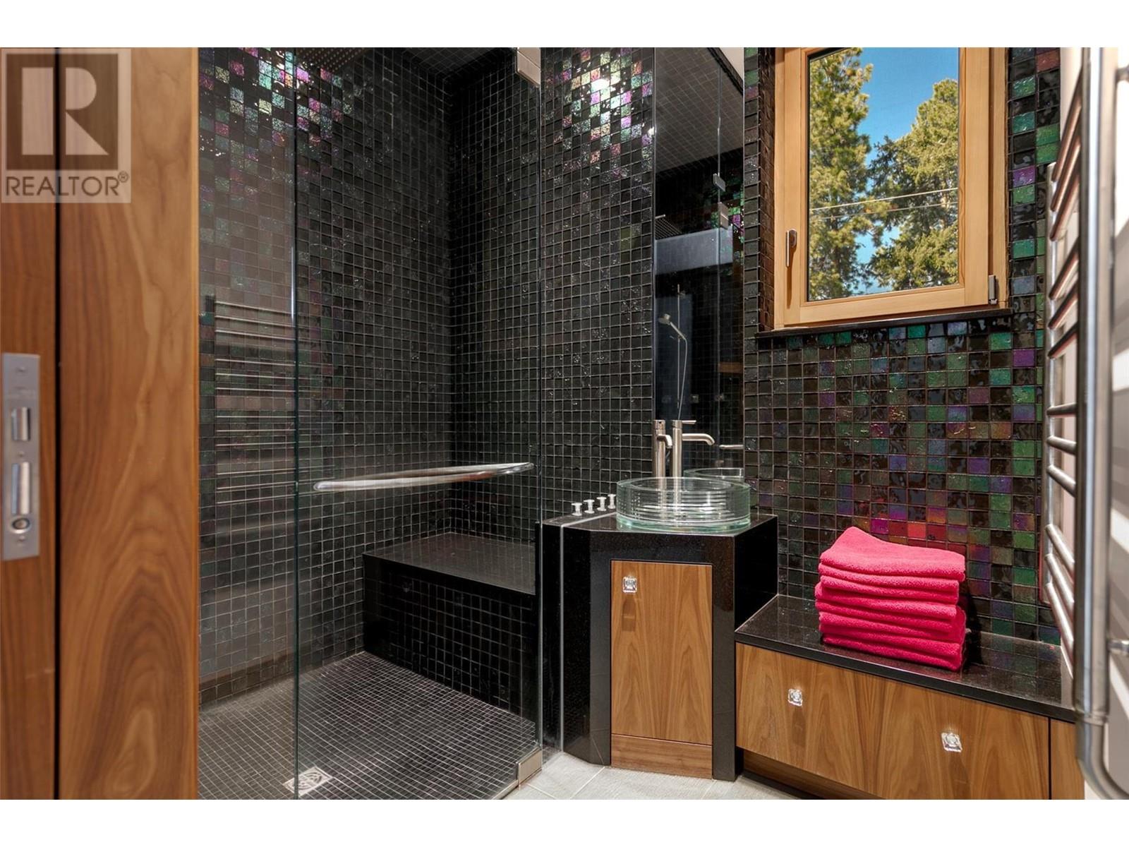 5308 Lakeshore Road, Kelowna, BC V1W4J3