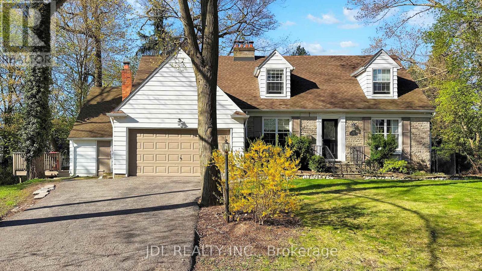 330 Poplar Drive, Oakville, Ontario  L6J 4E1 - Photo 1 - W12190979