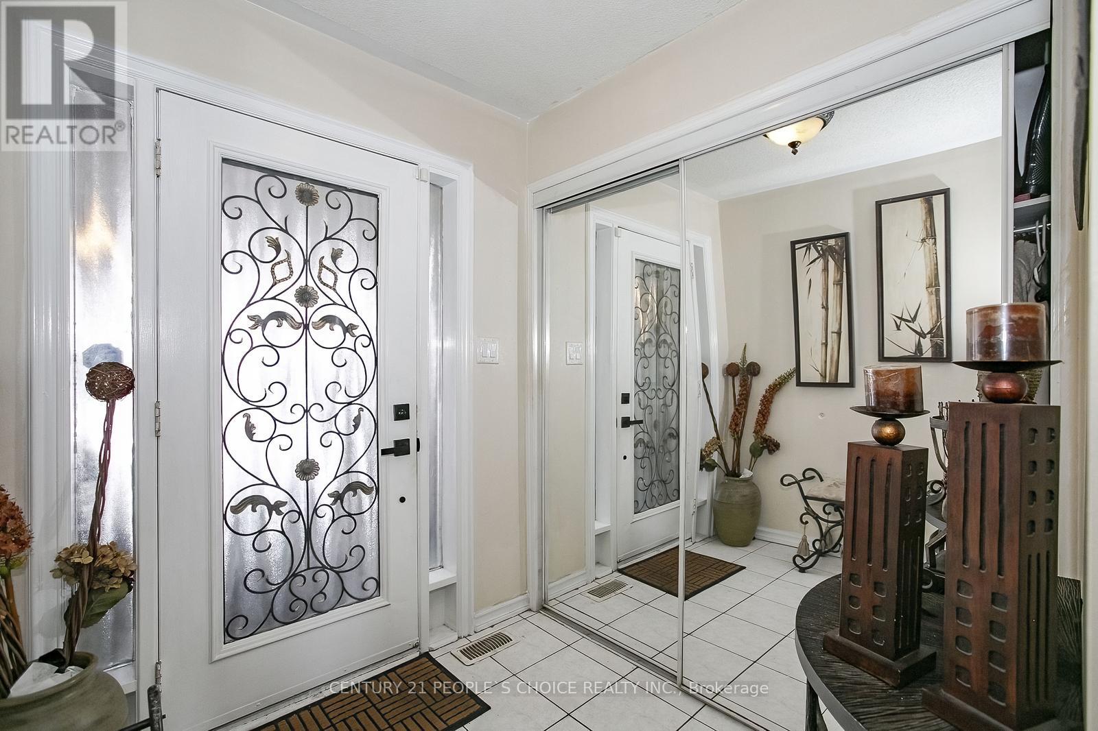 81 Ravenscliffe Court, Brampton, Ontario  L6X 4N9 - Photo 8 - W12192496