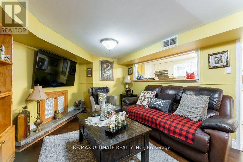 698 Old Weston Road W, Toronto, Ontario  M6N 3B8 - Photo 25 - W12192504
