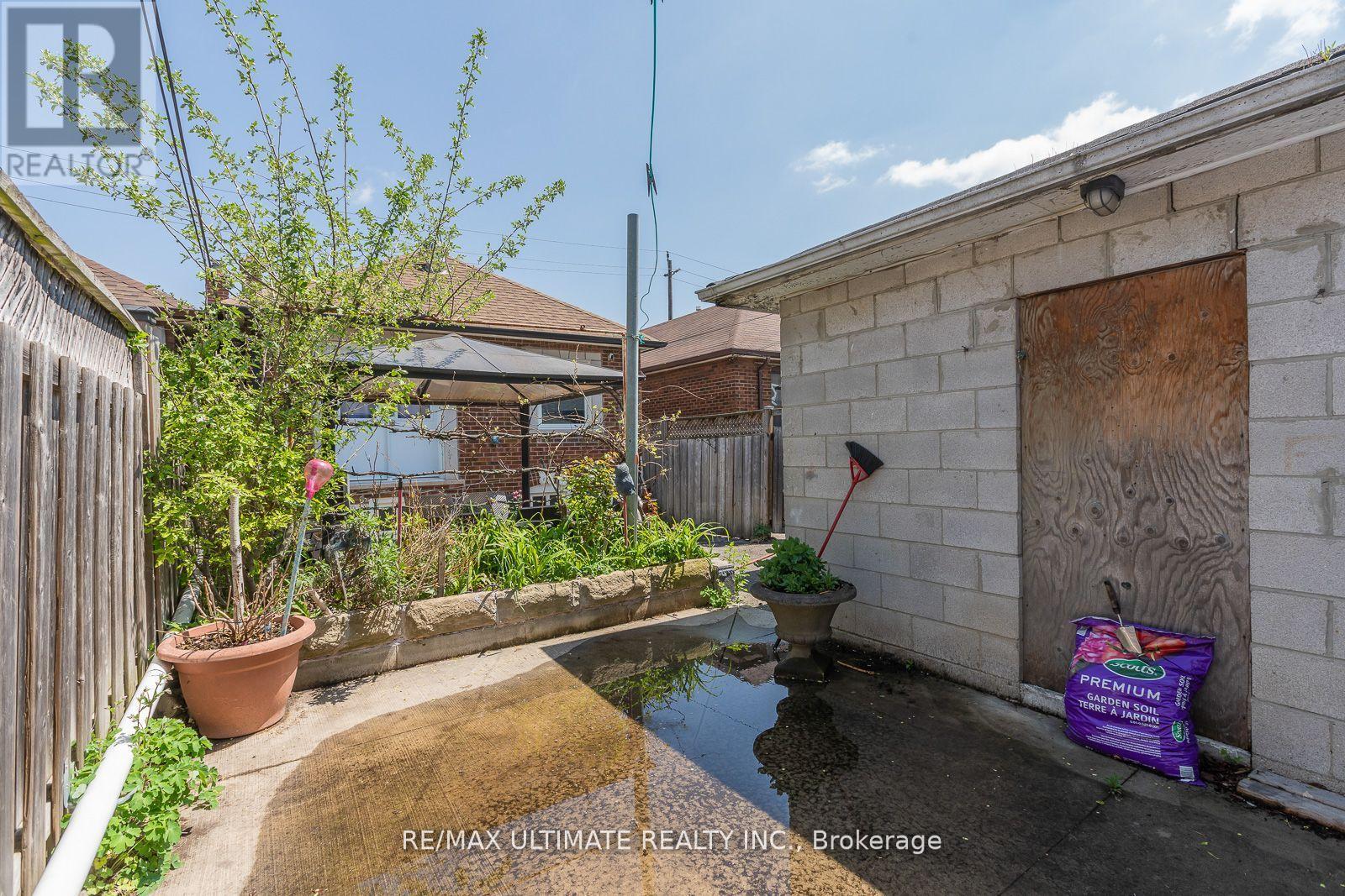 698 Old Weston Road W, Toronto, Ontario  M6N 3B8 - Photo 37 - W12192504