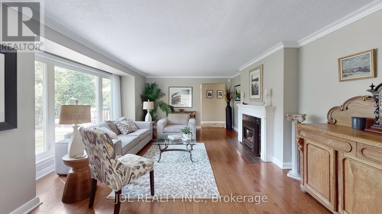 330 Poplar Drive, Oakville, Ontario  L6J 4E1 - Photo 3 - W12190979