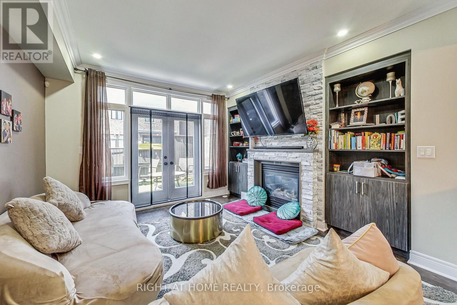 81 Cormier Heights, Toronto (Mimico), Ontario  M8Z 0B6 - Photo 4 - W12192500