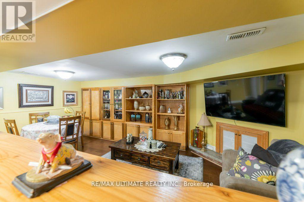 698 Old Weston Road W, Toronto, Ontario  M6N 3B8 - Photo 21 - W12192504
