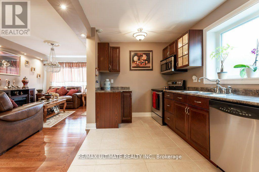 698 Old Weston Road W, Toronto, Ontario  M6N 3B8 - Photo 8 - W12192504