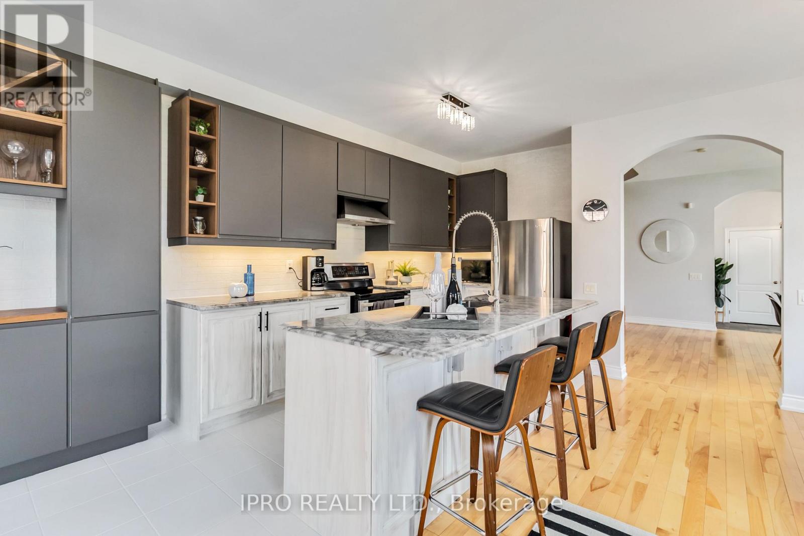 261 Grayling Drive, Oakville, Ontario  L6L 6X4 - Photo 8 - W12192513
