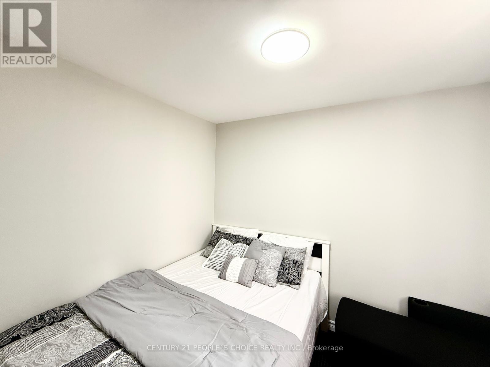 216 - 2095 Roche Court, Mississauga, Ontario  L5K 2C8 - Photo 21 - W12192514