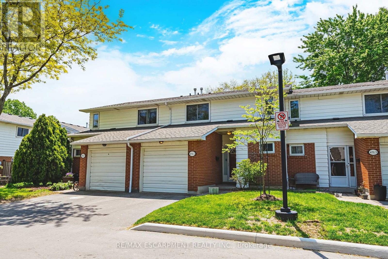 2 - 451 Woodview Road, Burlington, Ontario  L7N 2Z9 - Photo 2 - W12192639