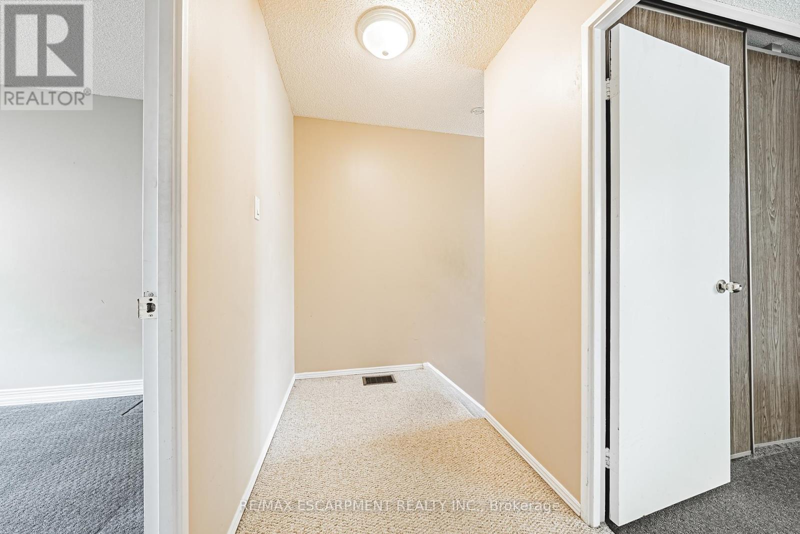 2 - 451 Woodview Road, Burlington, Ontario  L7N 2Z9 - Photo 20 - W12192639