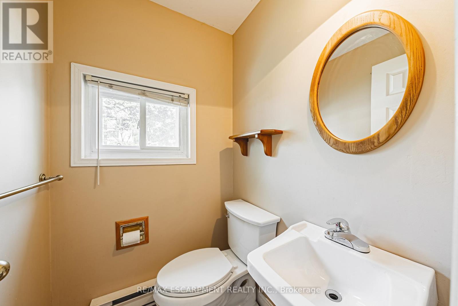 2 - 451 Woodview Road, Burlington, Ontario  L7N 2Z9 - Photo 14 - W12192639