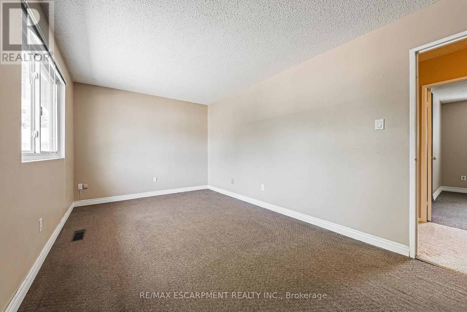 2 - 451 Woodview Road, Burlington, Ontario  L7N 2Z9 - Photo 16 - W12192639
