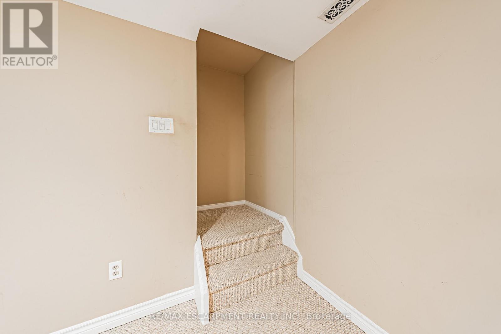 2 - 451 Woodview Road, Burlington, Ontario  L7N 2Z9 - Photo 21 - W12192639