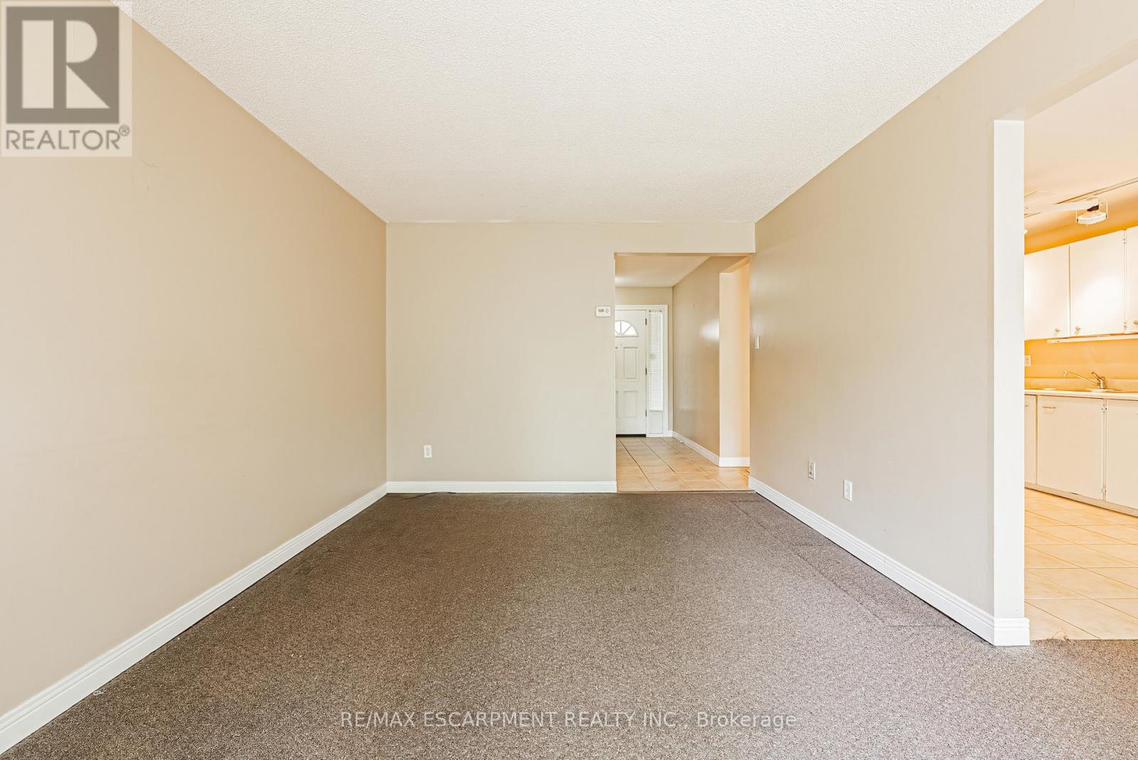 2 - 451 Woodview Road, Burlington, Ontario  L7N 2Z9 - Photo 9 - W12192639