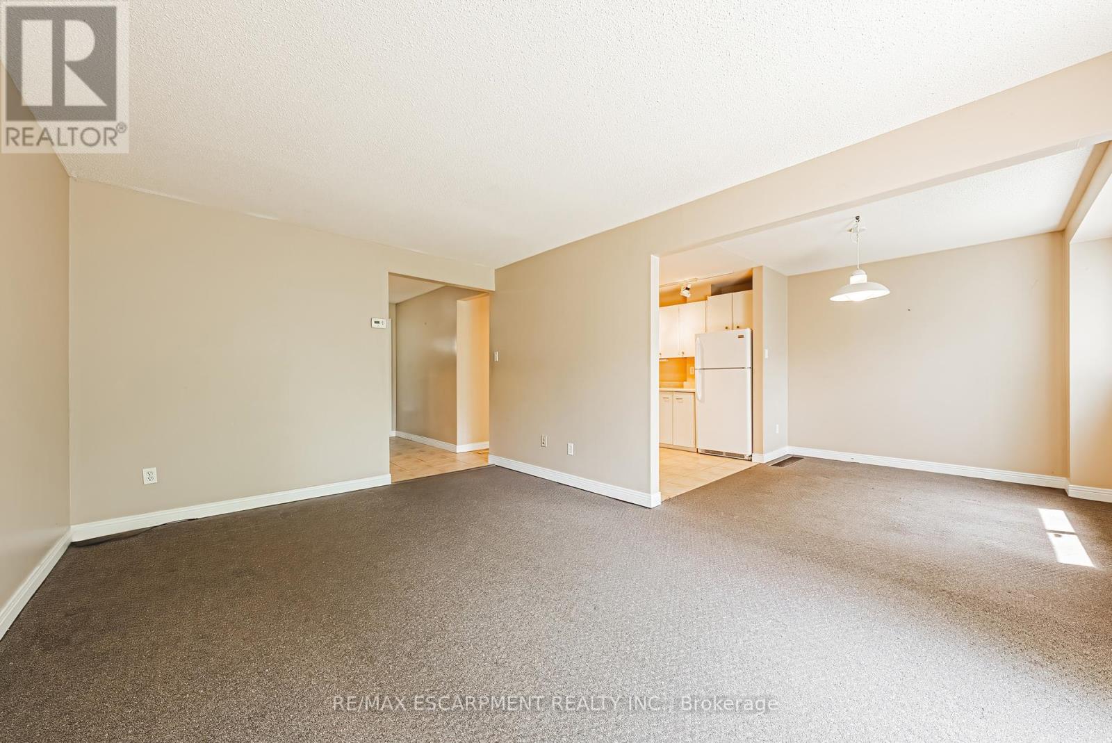 2 - 451 Woodview Road, Burlington, Ontario  L7N 2Z9 - Photo 5 - W12192639