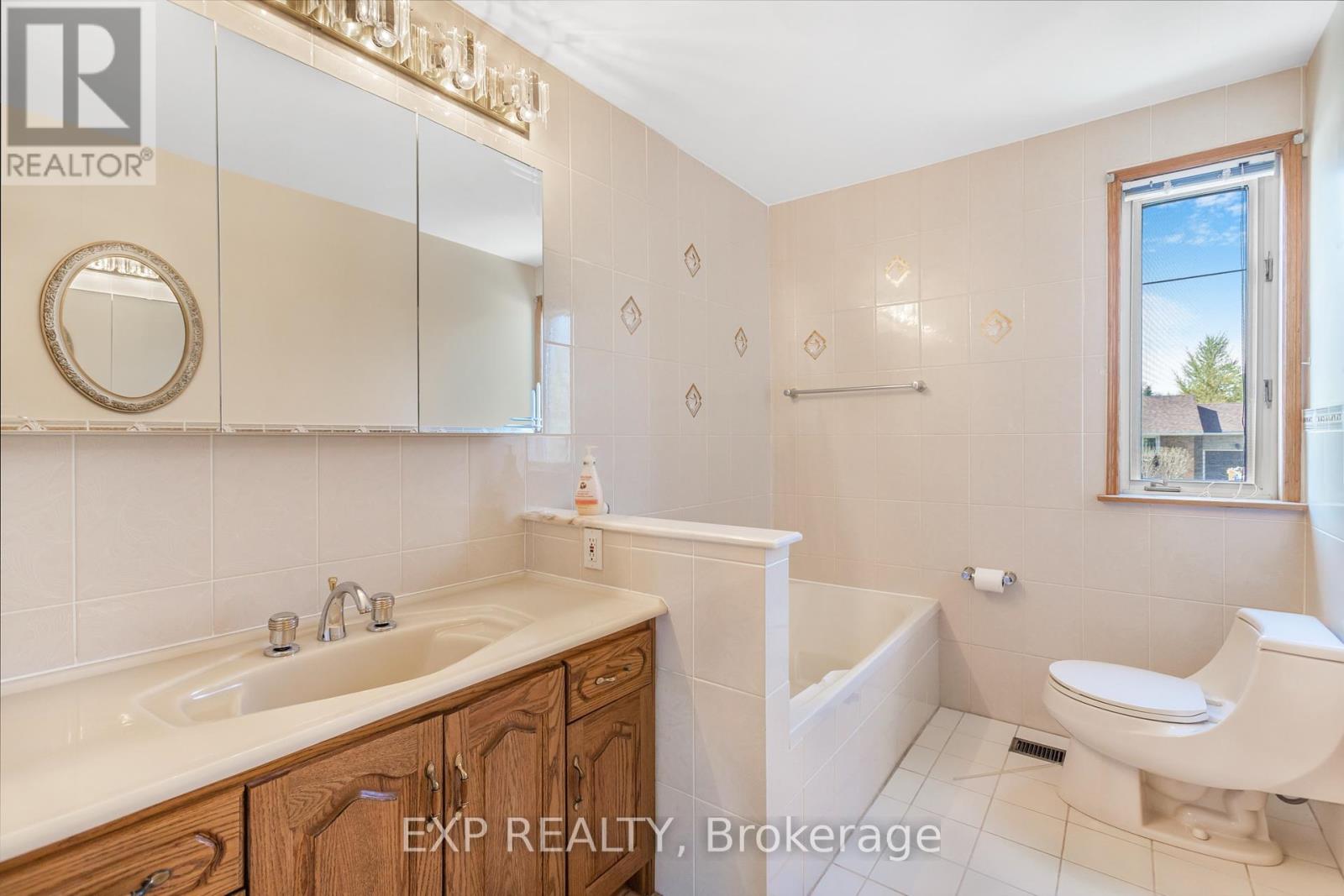 62 Swanhurst Boulevard, Mississauga, Ontario  L5N 1B7 - Photo 19 - W12192597
