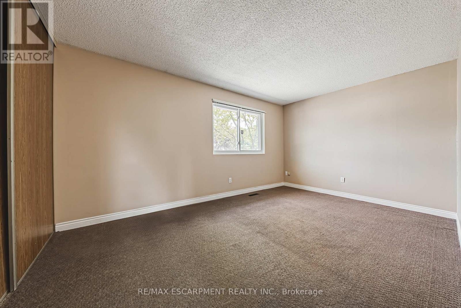 2 - 451 Woodview Road, Burlington, Ontario  L7N 2Z9 - Photo 15 - W12192639