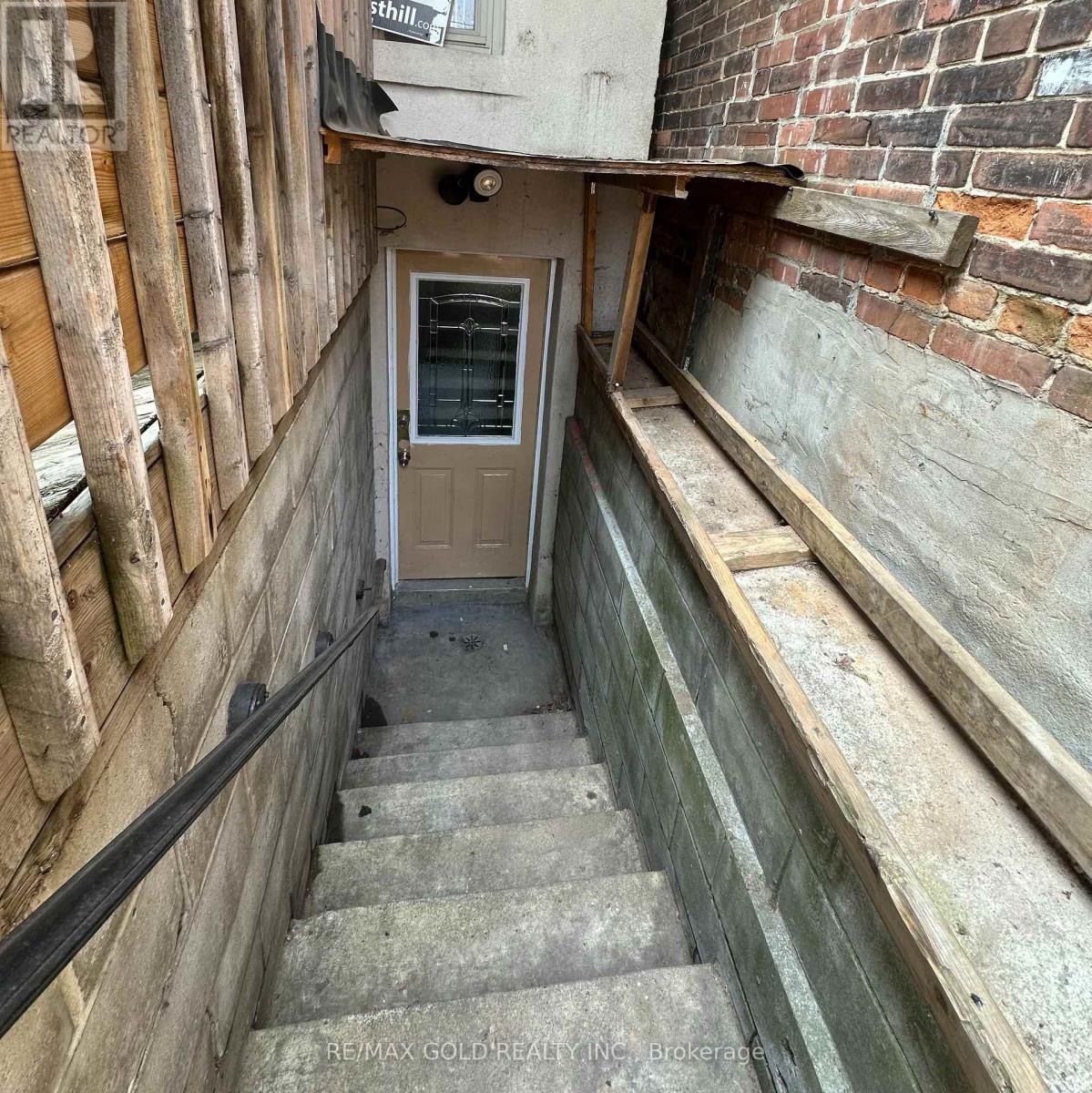 1085 Weston Road, Toronto, Ontario  M6N 3S3 - Photo 17 - W12186122