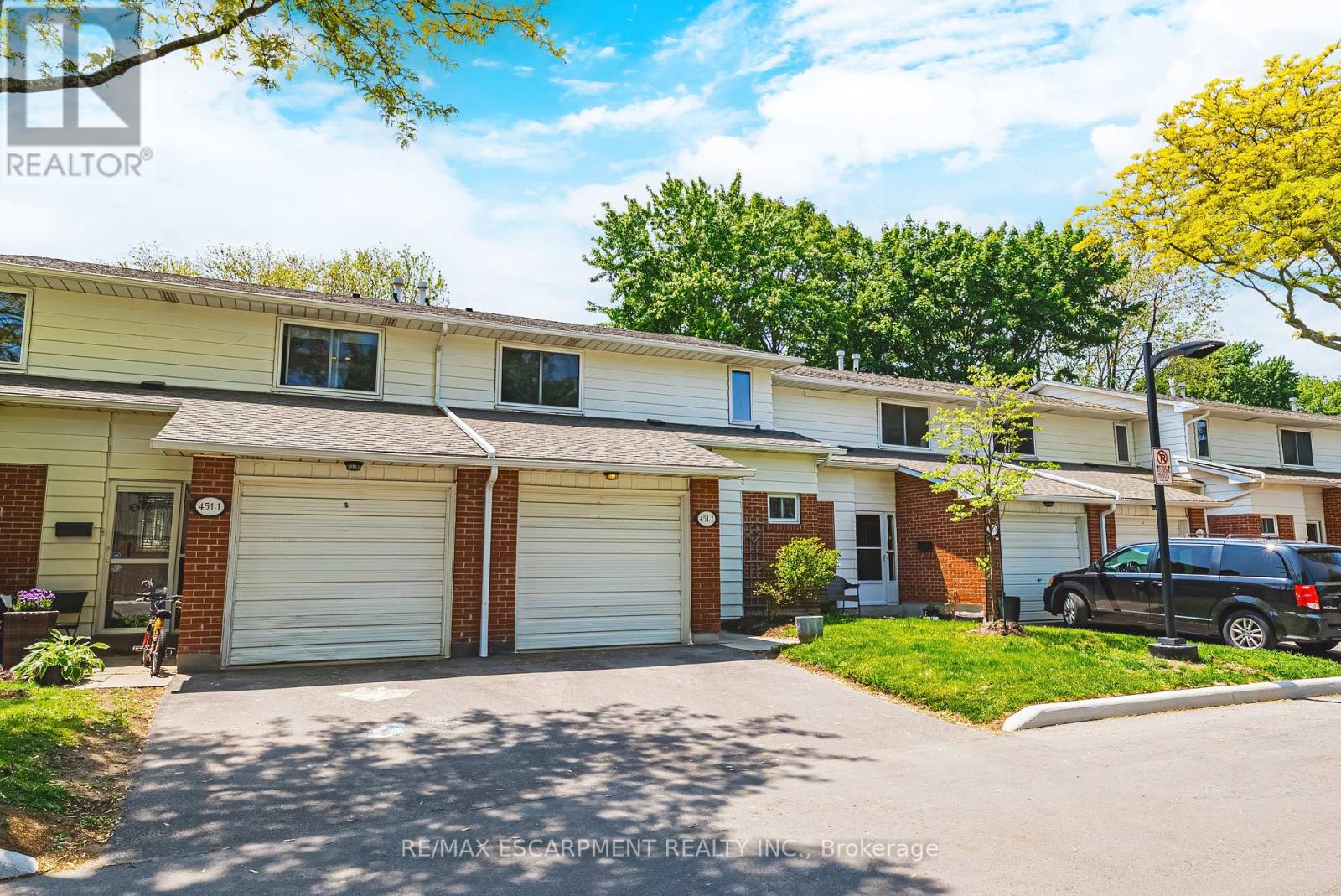 2 - 451 Woodview Road, Burlington, Ontario  L7N 2Z9 - Photo 3 - W12192639