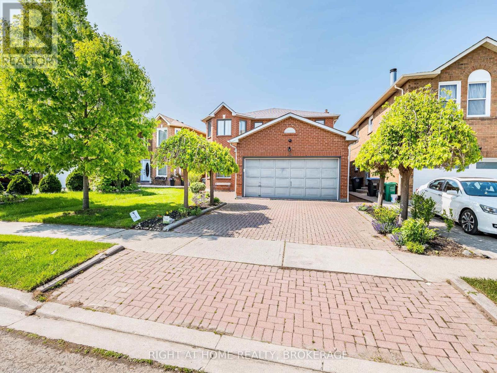 56 Cannon Crescent, Brampton, Ontario  L6Y 4L7 - Photo 2 - W12192678