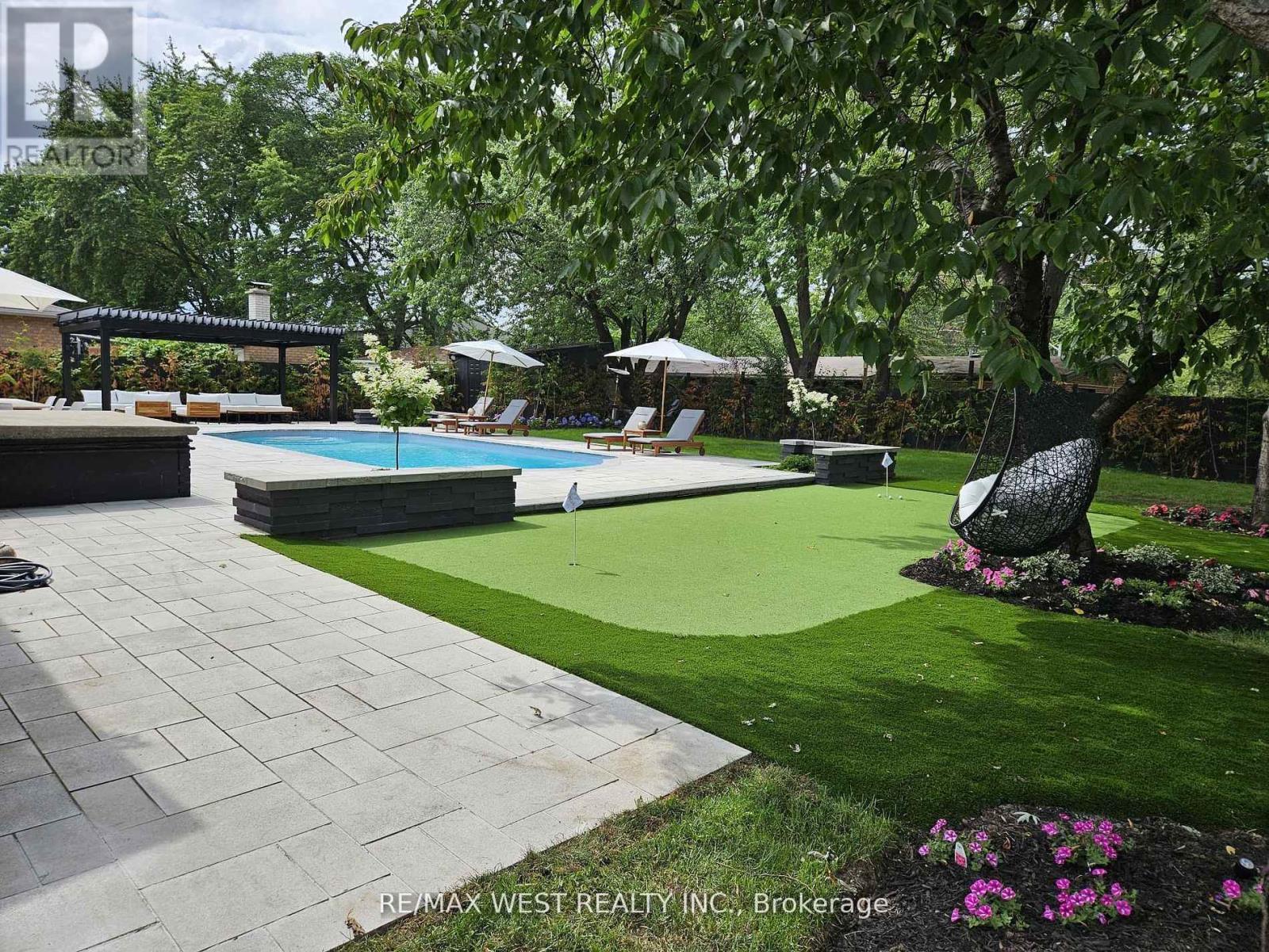 9 Delrosa Court, Toronto, Ontario  M9V 3B4 - Photo 13 - W12192655