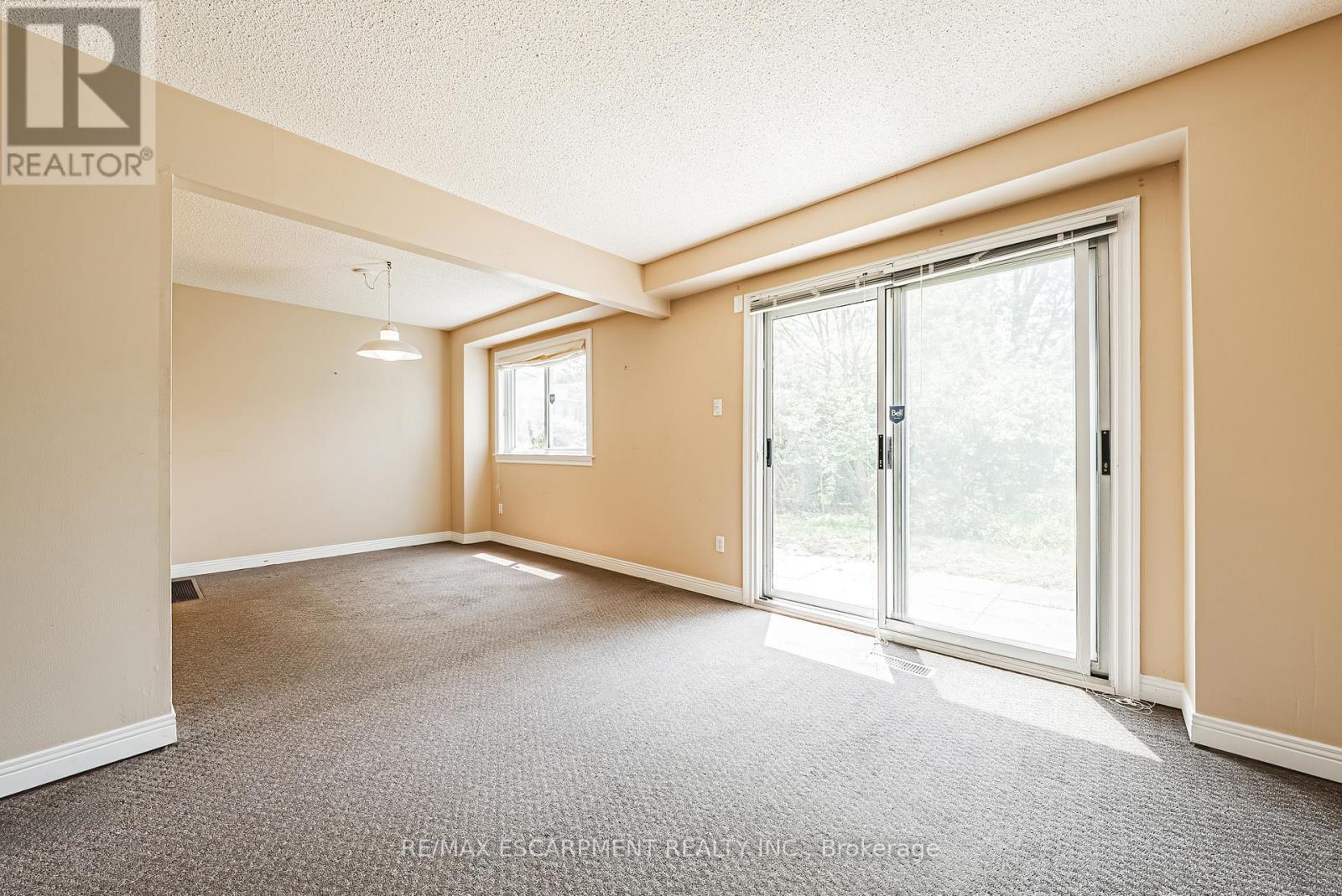 2 - 451 Woodview Road, Burlington, Ontario  L7N 2Z9 - Photo 6 - W12192639