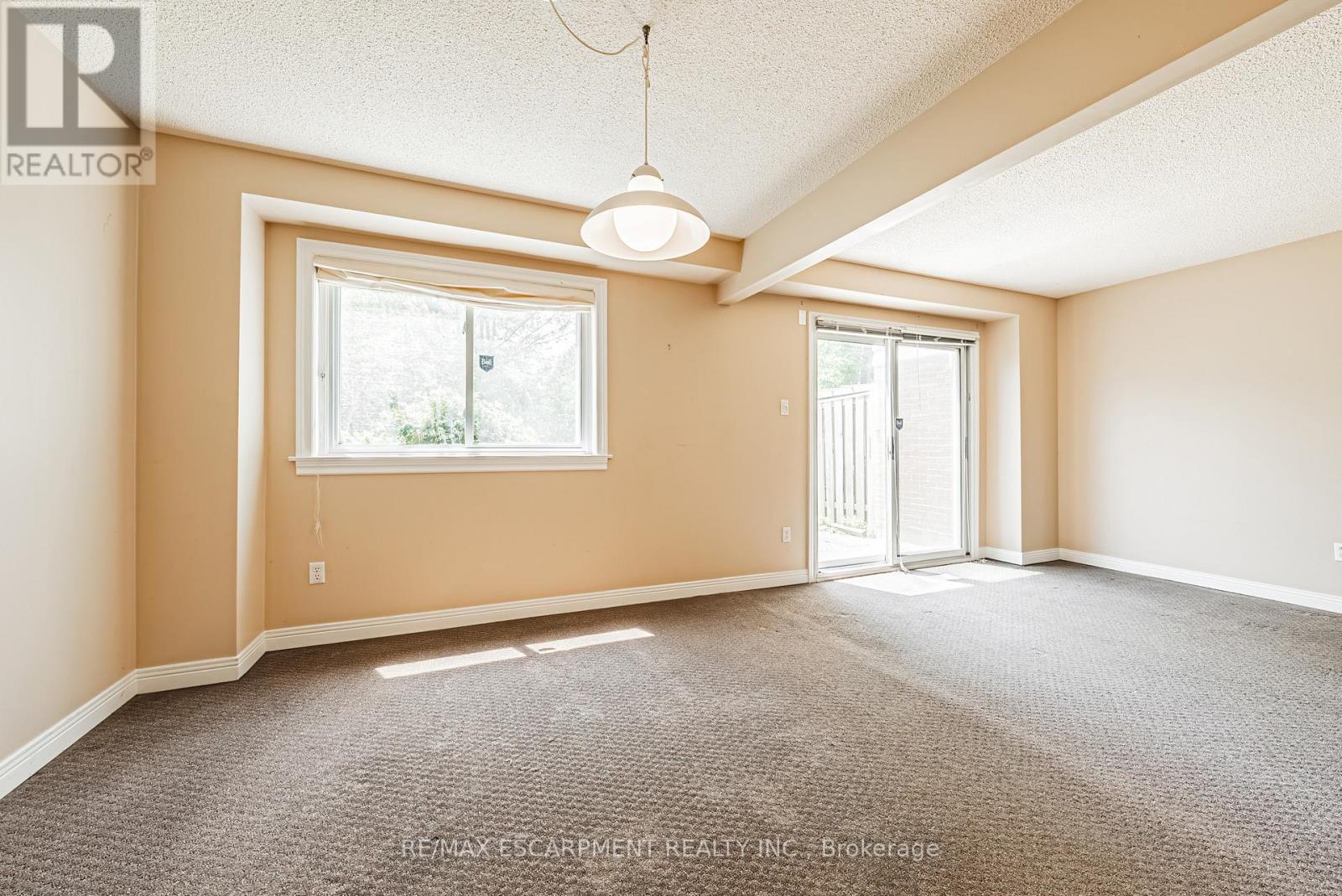 2 - 451 Woodview Road, Burlington, Ontario  L7N 2Z9 - Photo 8 - W12192639