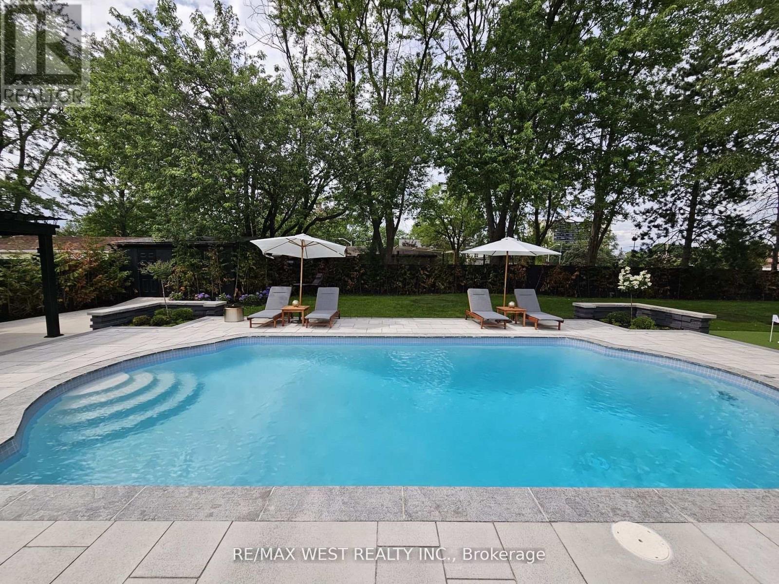 9 Delrosa Court, Toronto, Ontario  M9V 3B4 - Photo 12 - W12192655