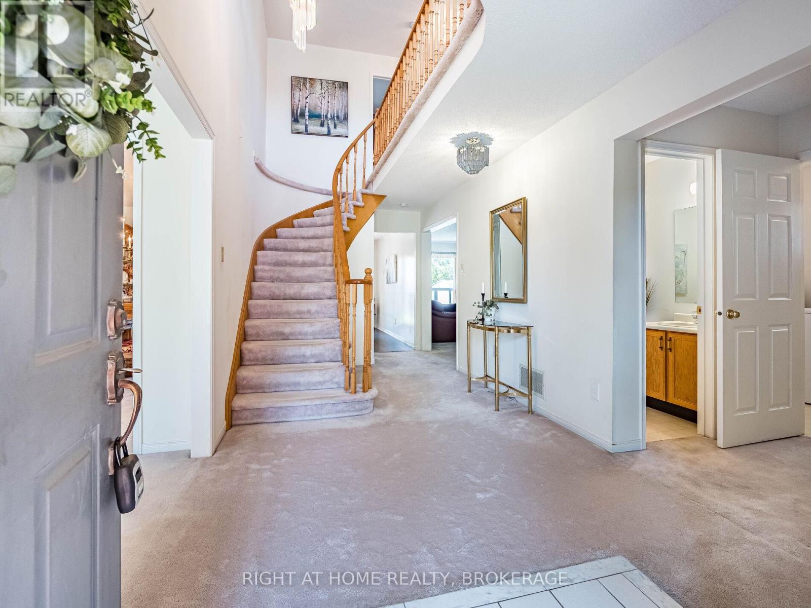 56 Cannon Crescent, Brampton, Ontario  L6Y 4L7 - Photo 5 - W12192678