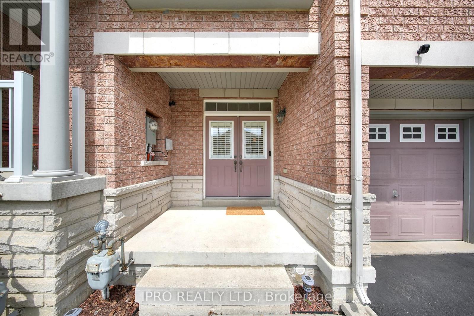 51 Lorenzo Circle, Brampton, Ontario  L6R 3N4 - Photo 2 - W12192743