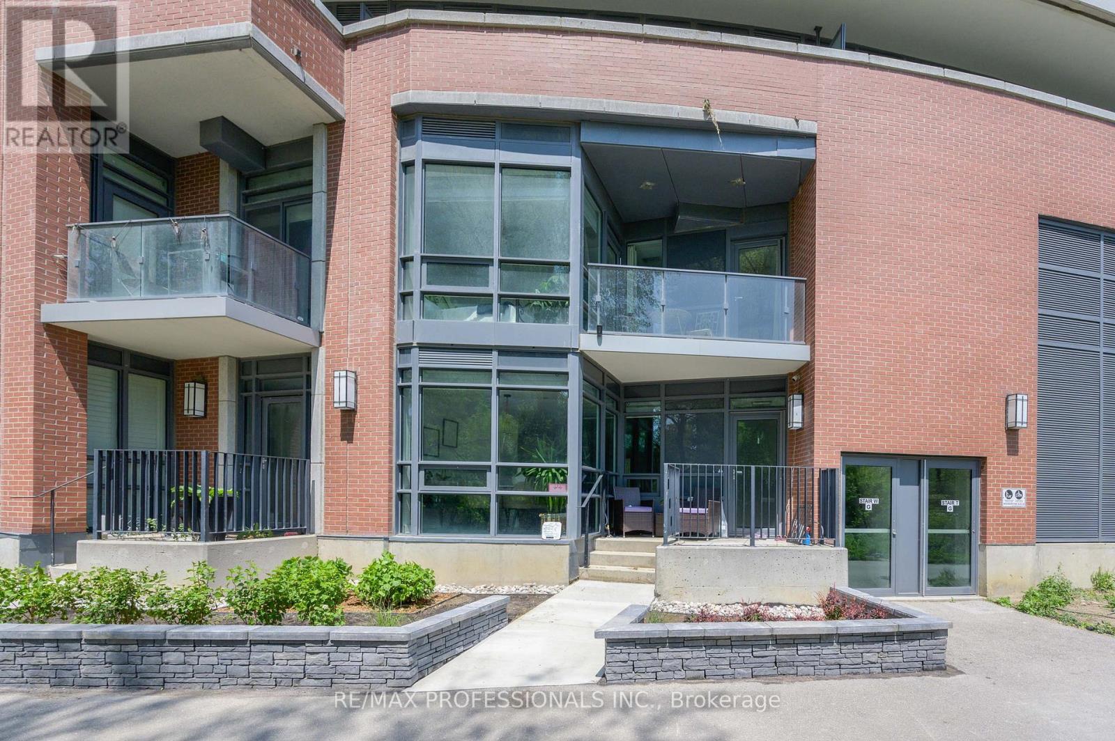 Property at TH04 - 2212 LAKE SHORE BOULEVARD W image 4