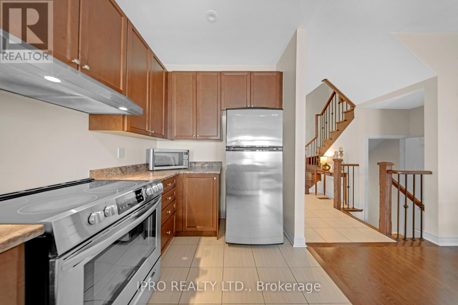 51 Lorenzo Circle, Brampton, Ontario  L6R 3N4 - Photo 8 - W12192743