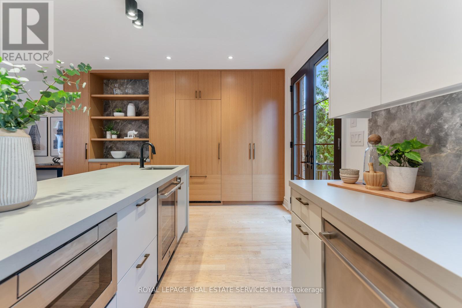 14 Lukow Terrace, Toronto, Ontario  M6R 3B8 - Photo 16 - W12192760