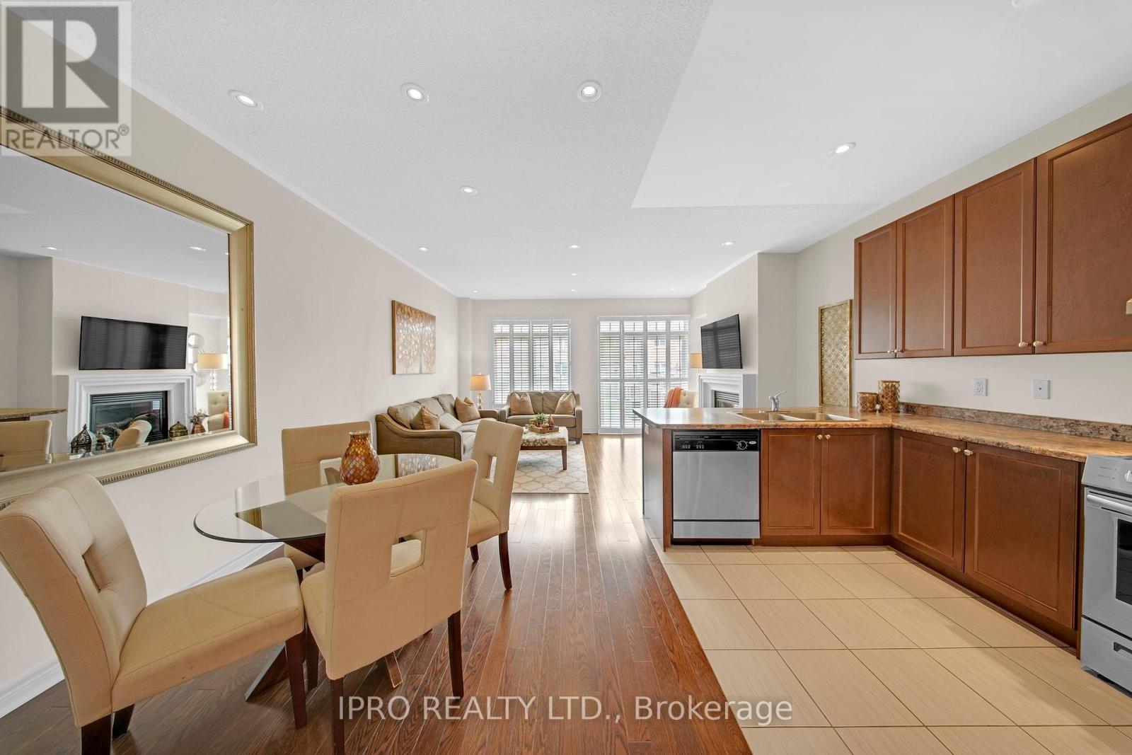51 Lorenzo Circle, Brampton, Ontario  L6R 3N4 - Photo 6 - W12192743