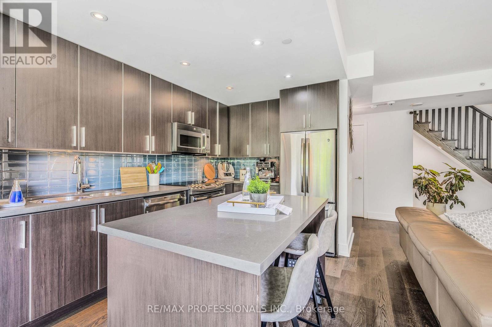 Th04 - 2212 Lake Shore Boulevard W, Toronto (Mimico), Ontario  M8V 0C2 - Photo 17 - W12192749