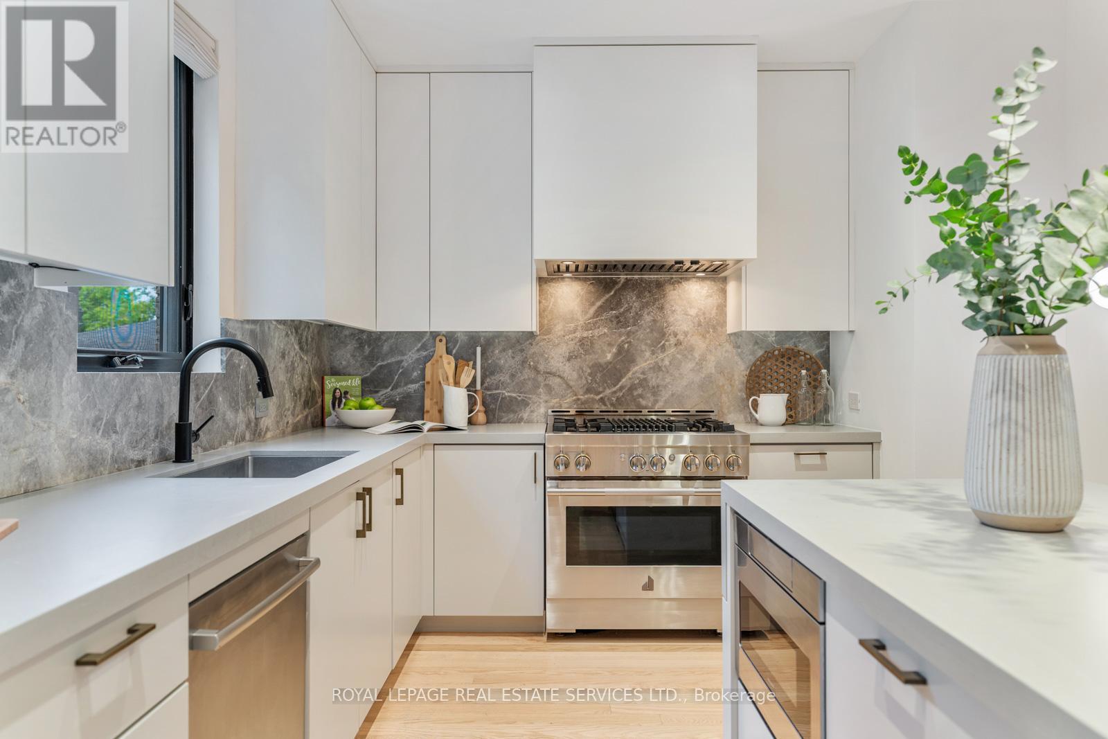 14 Lukow Terrace, Toronto, Ontario  M6R 3B8 - Photo 19 - W12192760