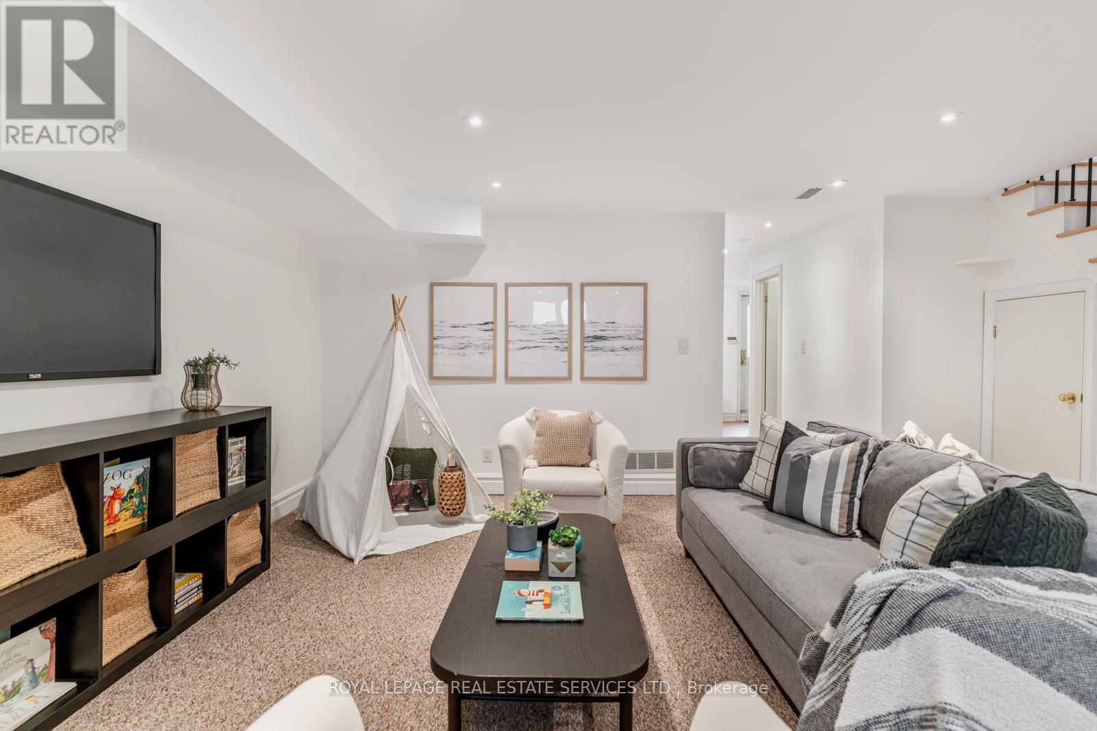 14 Lukow Terrace, Toronto, Ontario  M6R 3B8 - Photo 42 - W12192760