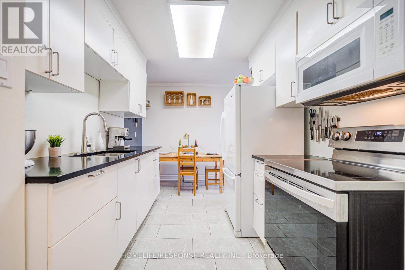 21 Dawson Crescent, Brampton (Brampton North), Ontario  L6V 3M5 - Photo 5 - W12192815