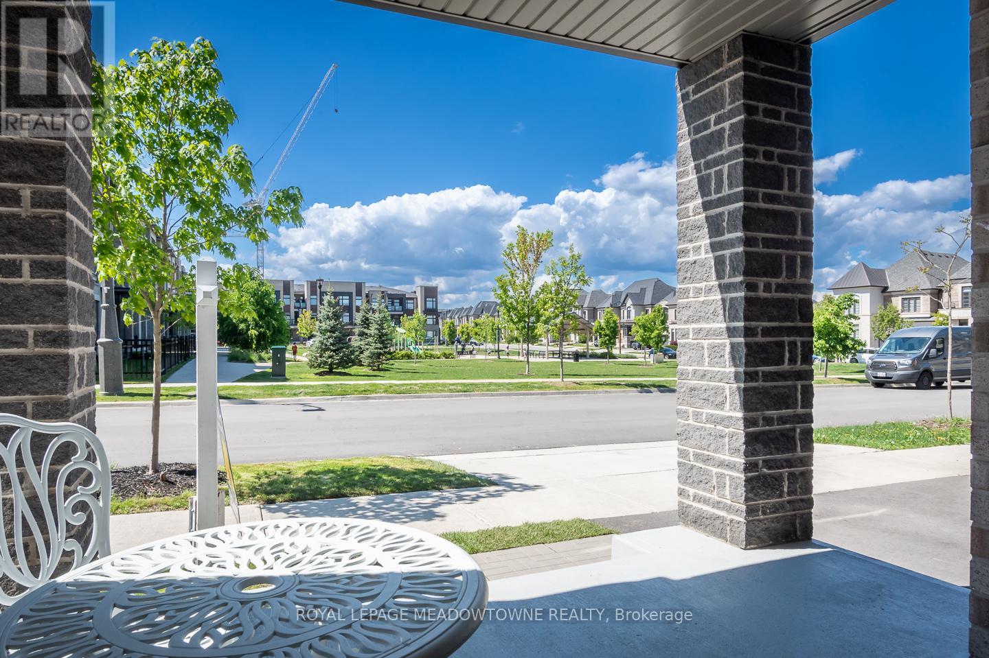 2476 Badger Crescent, Oakville, Ontario  L6M 5M1 - Photo 2 - W12192825