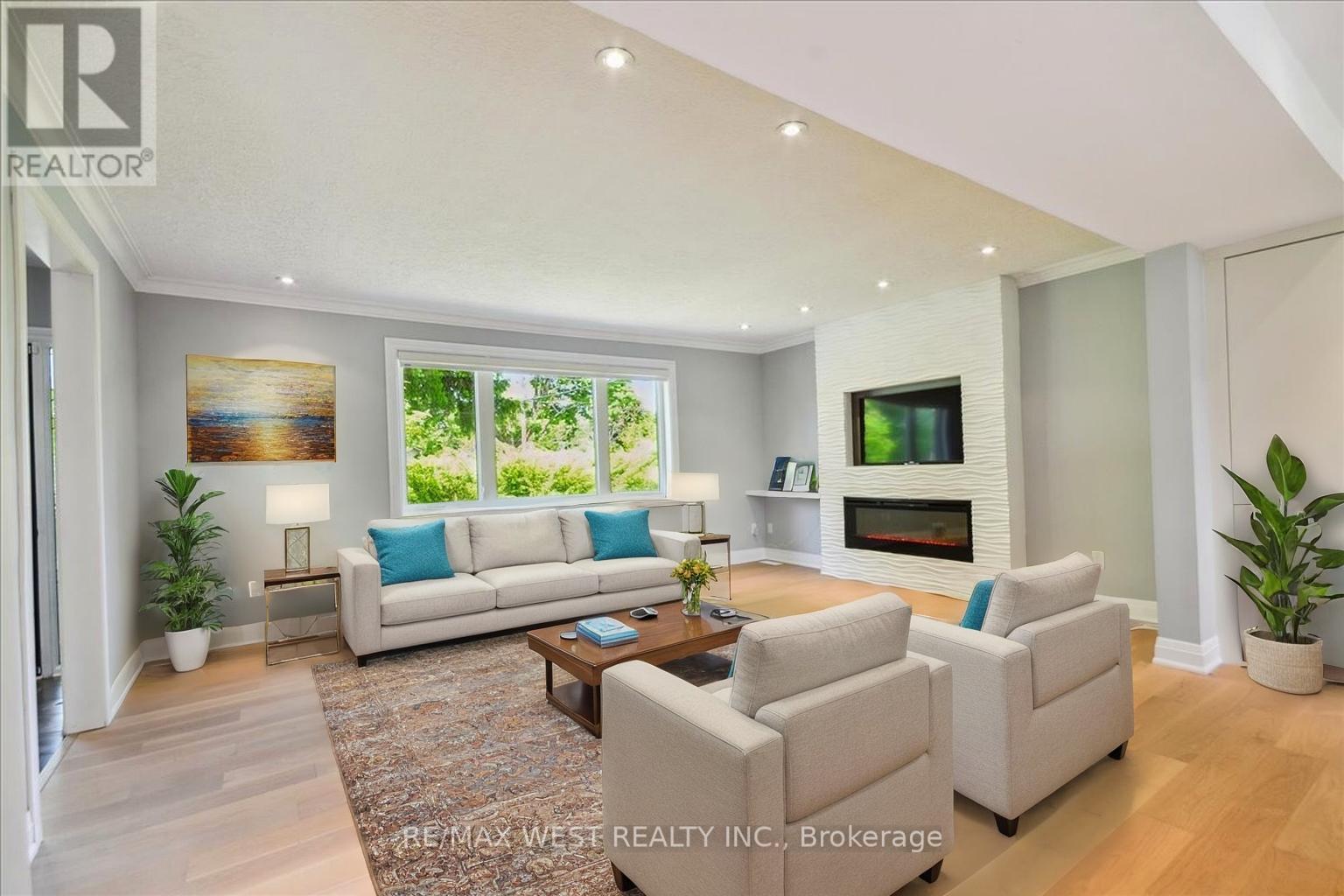 468 Lynd Avenue, Mississauga, Ontario  L5G 2L6 - Photo 2 - W12192833