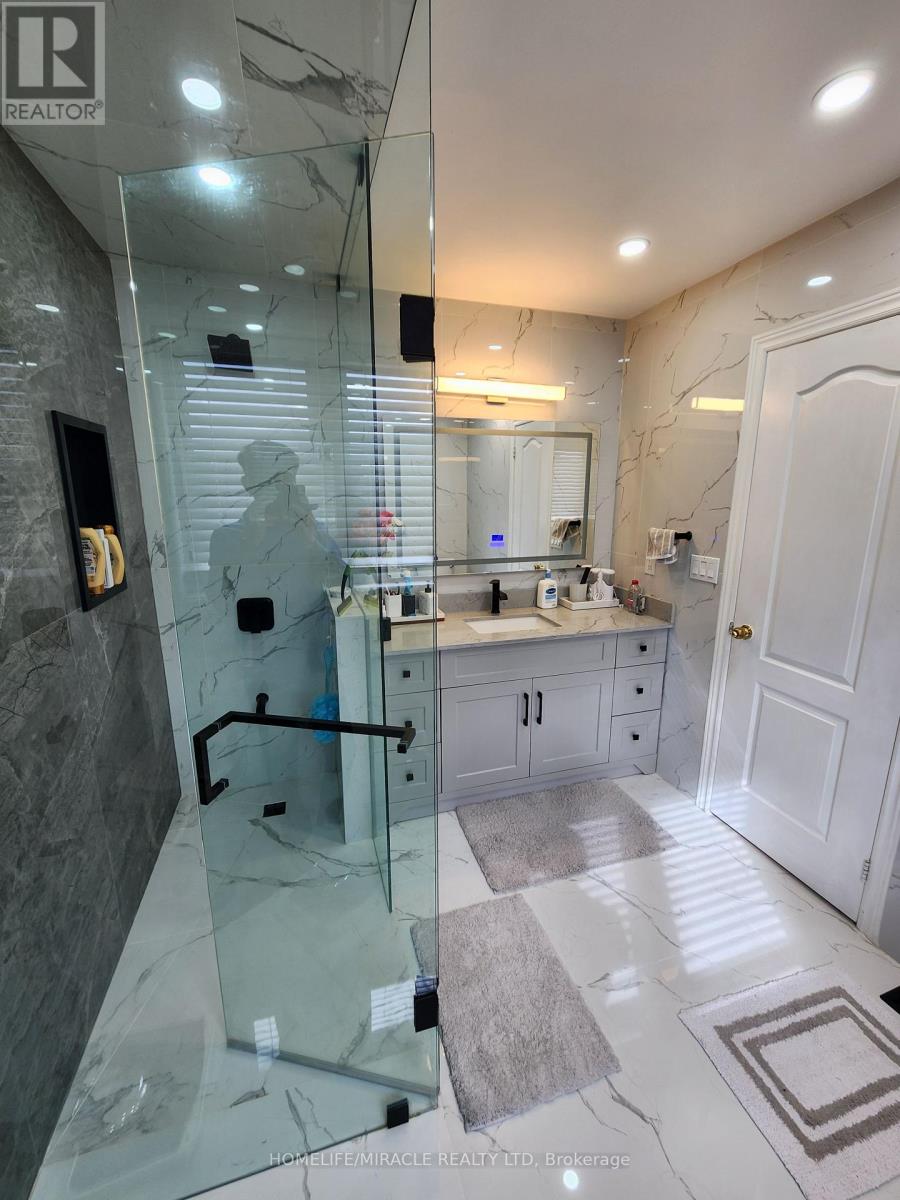 55 Attview Crescent, Brampton, Ontario  L6P 2R6 - Photo 31 - W12192872