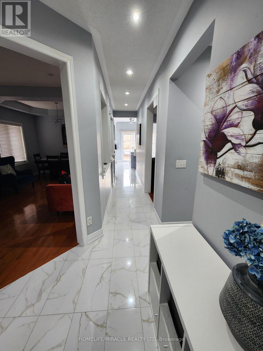 55 Attview Crescent, Brampton (Claireville Conservation), Ontario  L6P 2R6 - Photo 5 - W12192872