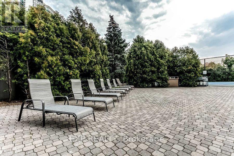 804 - 50 Kingsbridge Garden Boulevard, Mississauga, Ontario  L5R 1Y2 - Photo 12 - W12192892