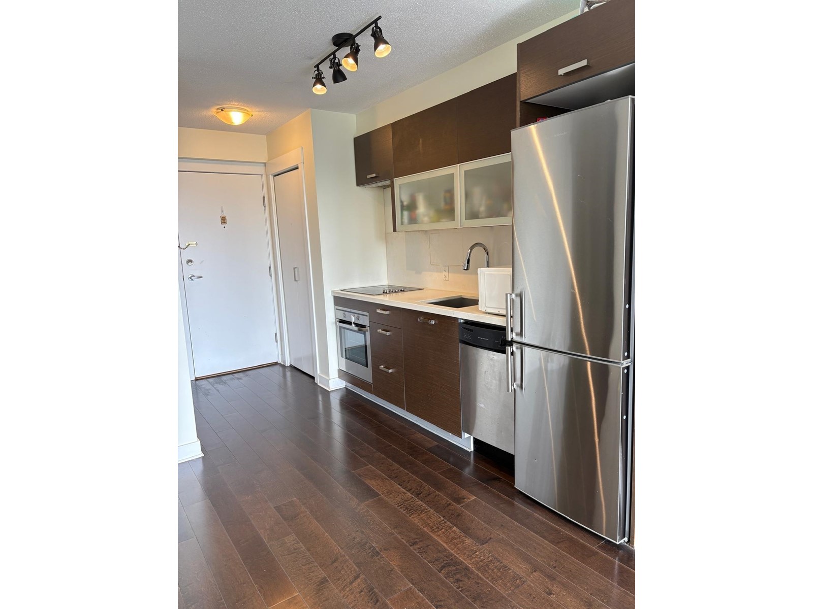 412 10777 UNIVERSITY DRIVE, surrey, British Columbia
