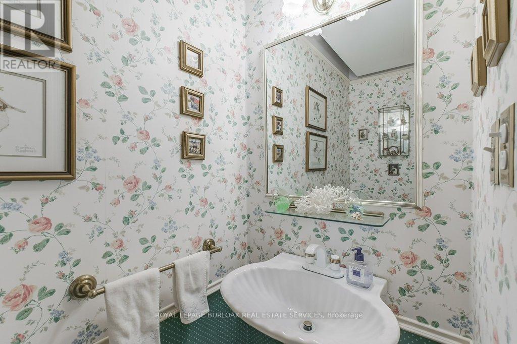 2011 Amherst Drive, Burlington (Brant Hills), Ontario  L7P 3R3 - Photo 15 - W12192900