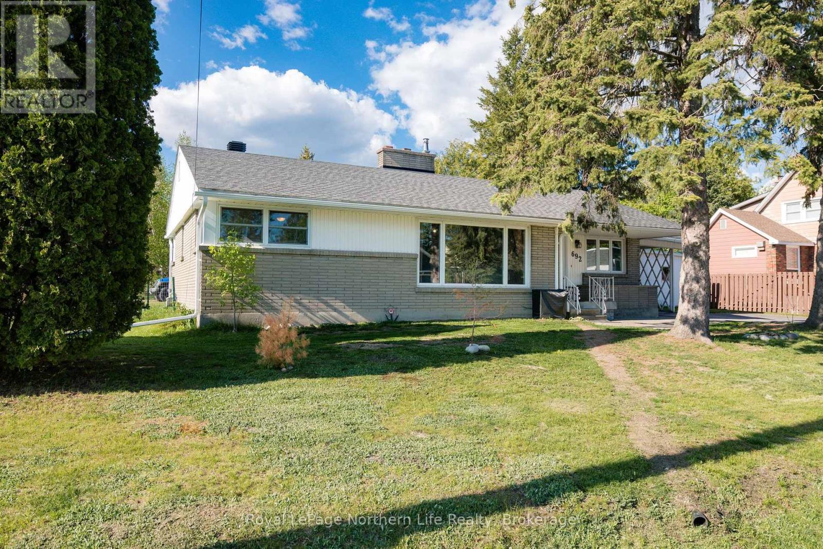 692 Lavery Street, North Bay, Ontario  P1B 5A8 - Photo 2 - X12193238